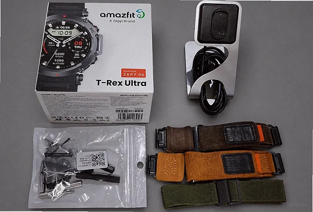 Amazfit T-Rex Ultra 47mm Smartwatch inkl. Zubehör & Armbänder
