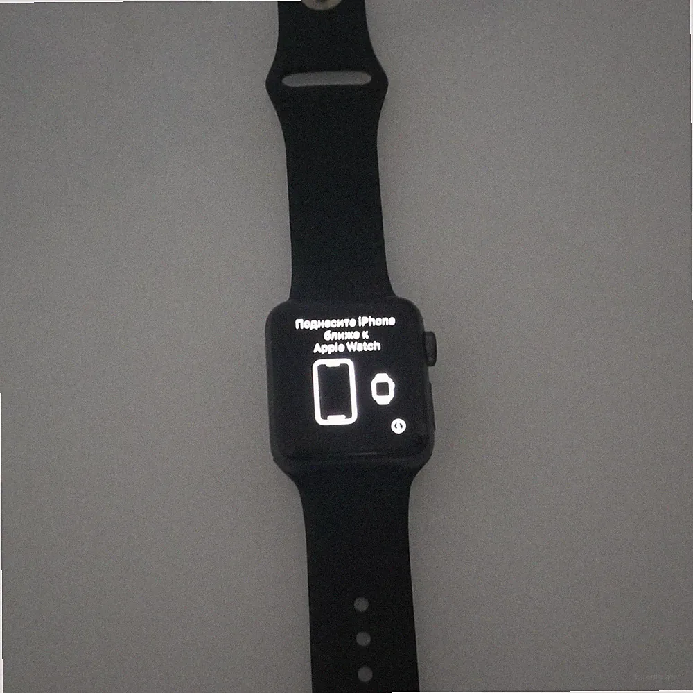 Apple Apple Watch 24 mm Smartwatch schwarz mit schwarzem Silikon-Armband iOS