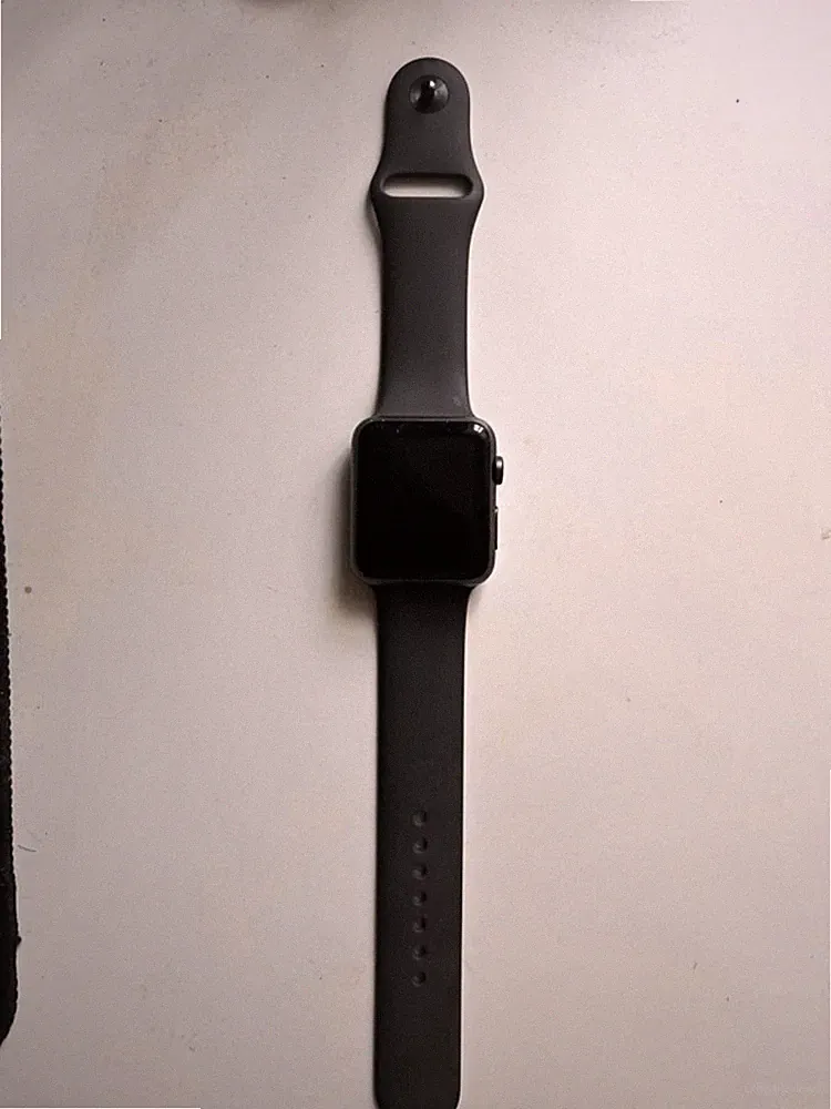 Apple Apple Watch 42 mm Smartwatch watchOS iOS, schwarzes Gehäuse Silikonarmband