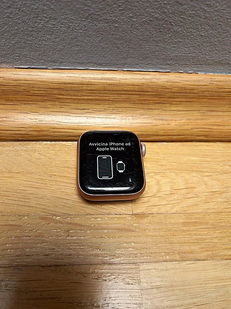 Apple Watch SE (1. Gen) Smartwatch 40 mm rosa Gehäuse, watchOS, iOS