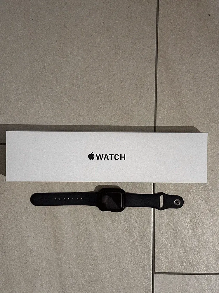 Apple Watch SE (2. Gen) 40mm Blau Alu Smartwatch mit blauem Silikonarmband