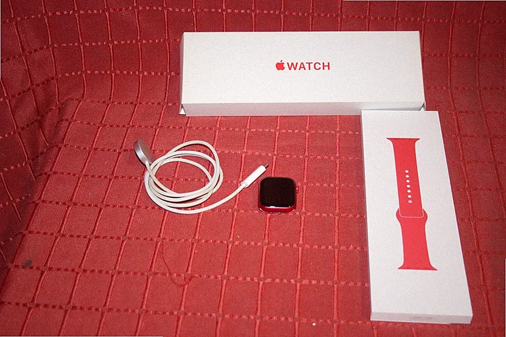 Apple Watch Series 9 GPS Cellular 41mm Smartwatch Rot Sportband MRY63QF/A