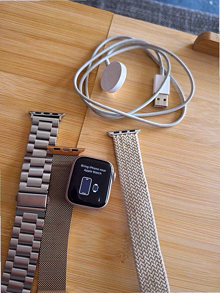 Apple Watch Smartwatch silber mit Edelstahlarmband & Ladekabel