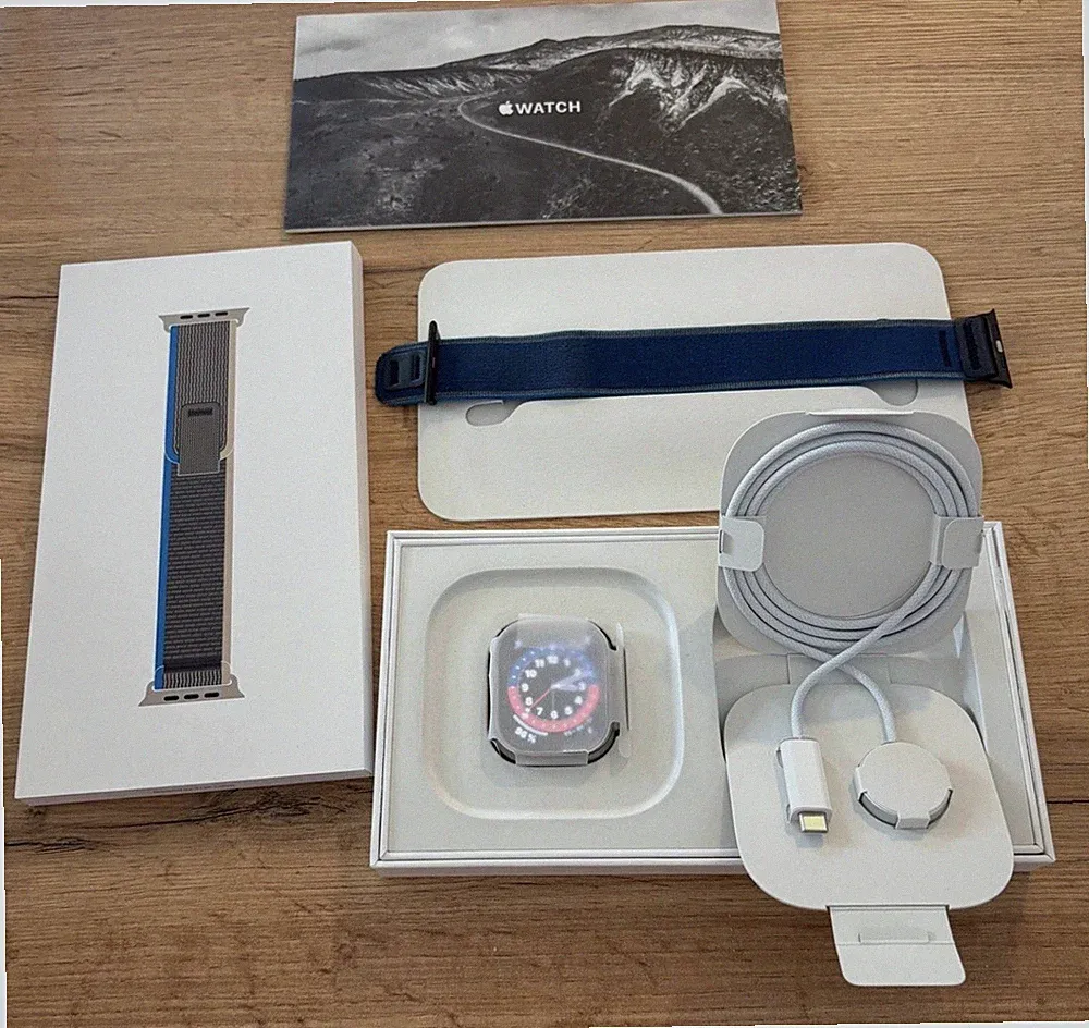 Apple Watch Ultra 1 - Akku 89% - Smartwatch mit blauem Textilarmband mit OVP