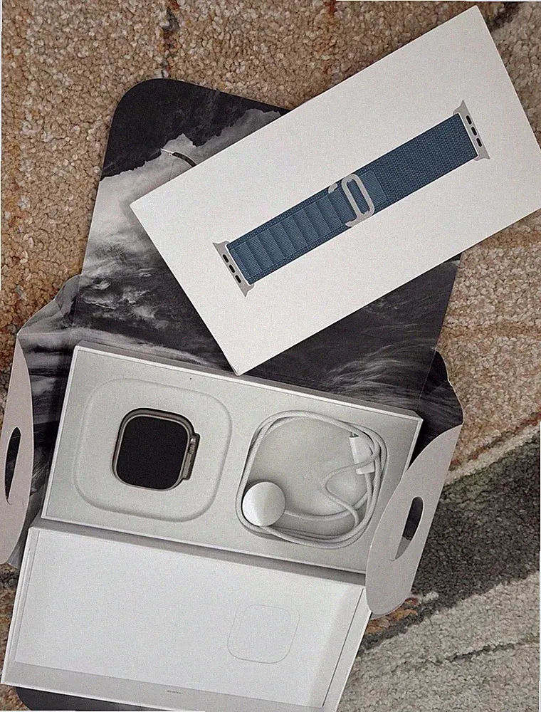 Apple Watch Ultra 49mm Smartwatch iOS watchOS blaues Titanarmband silber OVP