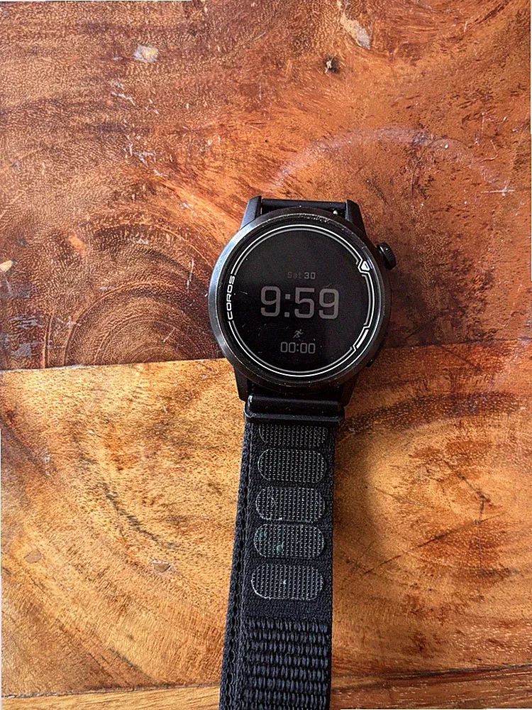 Coros Apex 1 46mm GPS Smartwatch Schwarz Inkl. Ladekabel
