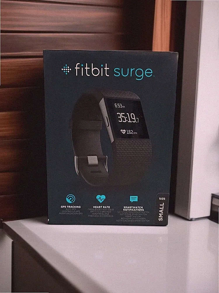 Fitbit Surge Fitness Smartwatch GPS Herzfrequenz Tracker Klein Schwarz NEU
