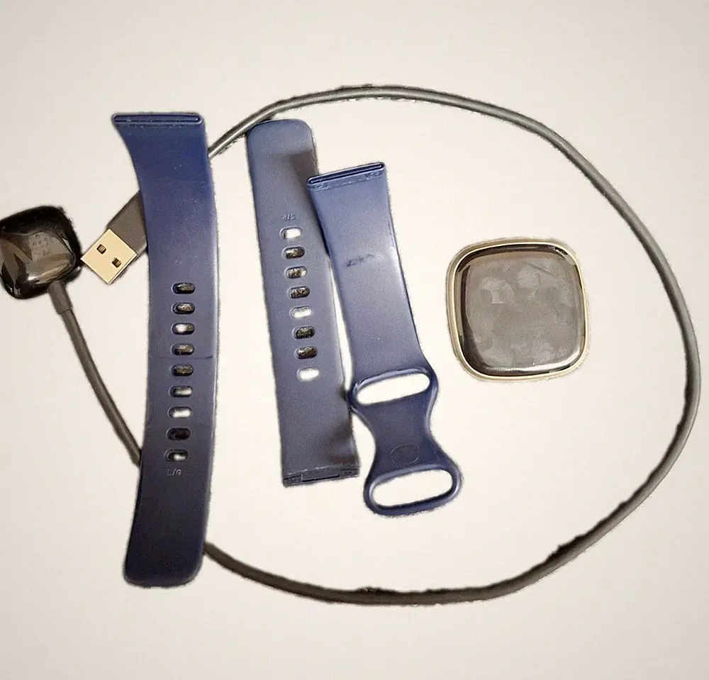 Fitbit Versa 3 Fitnesstracker Smartwatch Aluminium Gold Blau ohne Box Ladegerät
