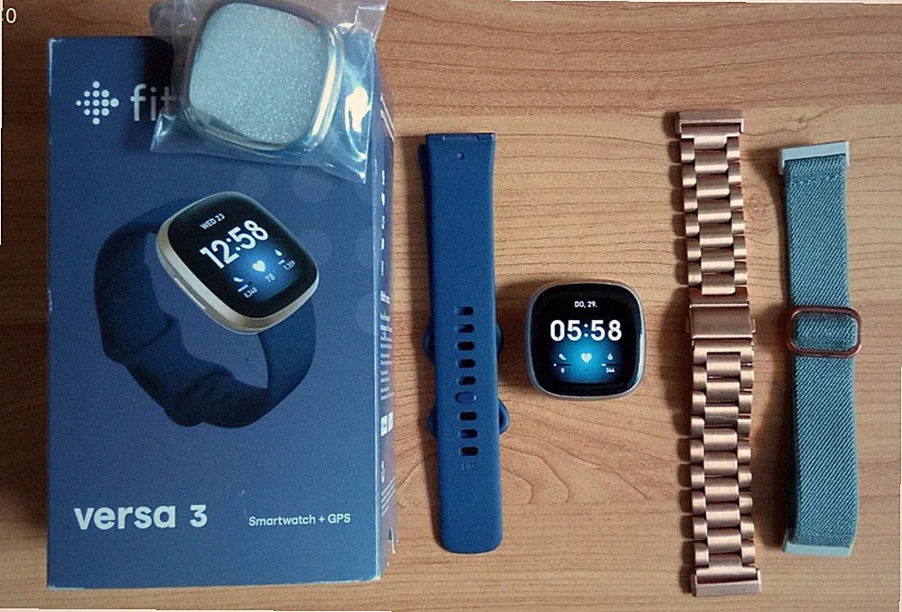 Fitbit Versa 3 Smartwatch Gold