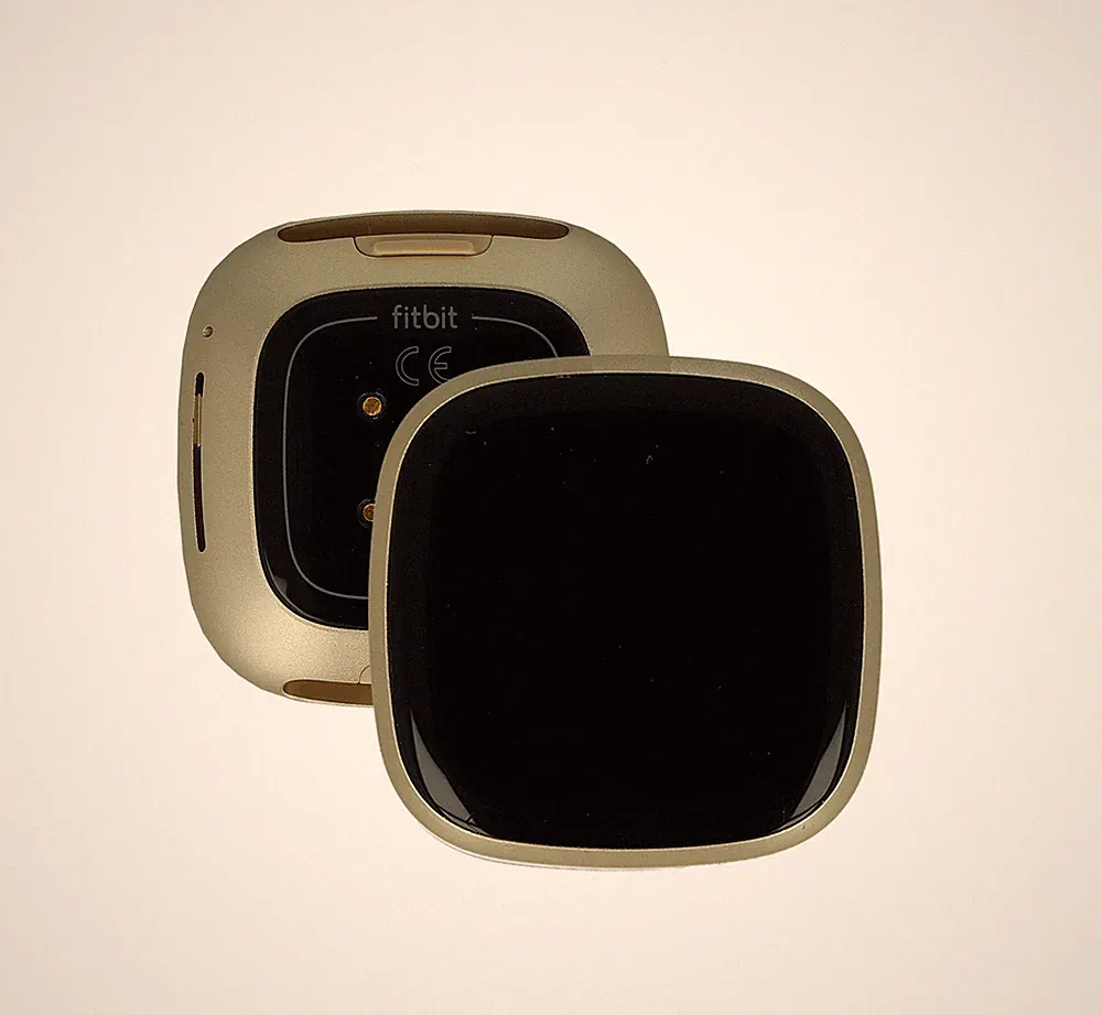 Fitbit Versa 3 soft gold Fitness Tracker Smartwatch - AKZEPTABEL - OHNE ARMBAND