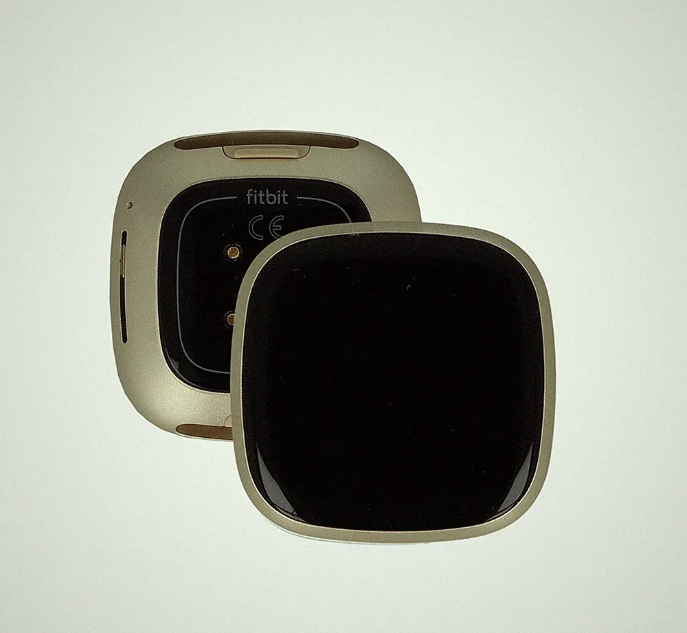 Fitbit Versa 3 soft gold Fitness Tracker Smartwatch - REFURBISHED - OHNE ARMBAND