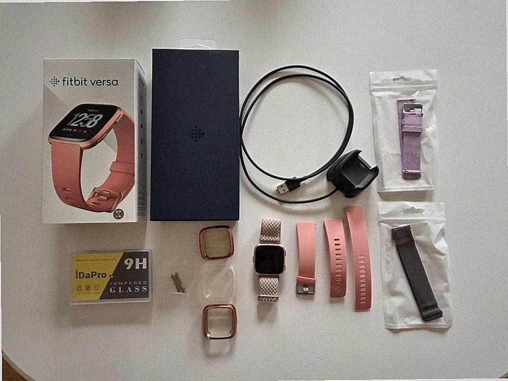 Fitbit Versa mit Zubehör Smartwatch Fitnessuhr
