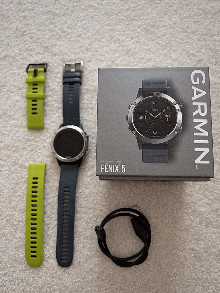 Garmin Fenix 5 47mm Multisport GPS Uhr - Schwarz, Inkl. 2 Armbänder