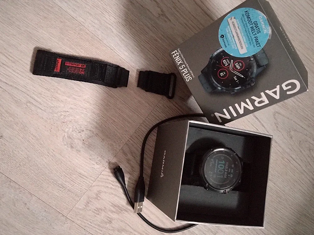 Garmin Fenix 5 Plus, GPS Multisportuhr, schwarz, Silikonarmband, Herren/unisex
