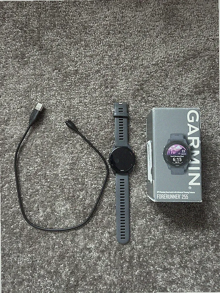 Garmin Forerunner 255 grau Laufen Smartwatch Herzfrequenz Tracked Originalverpackt Ladegerät