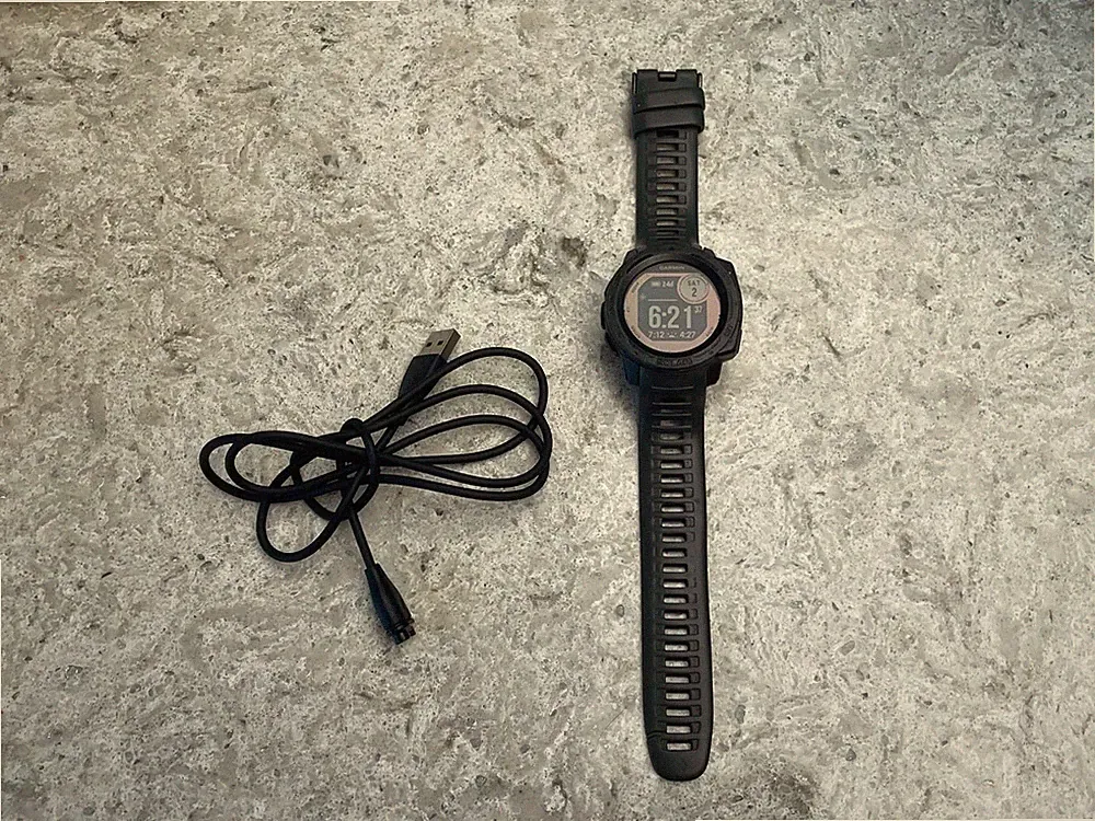 Garmin Instinct Solar, robuste Outdoor Smartwatch mit Solarladefunktion