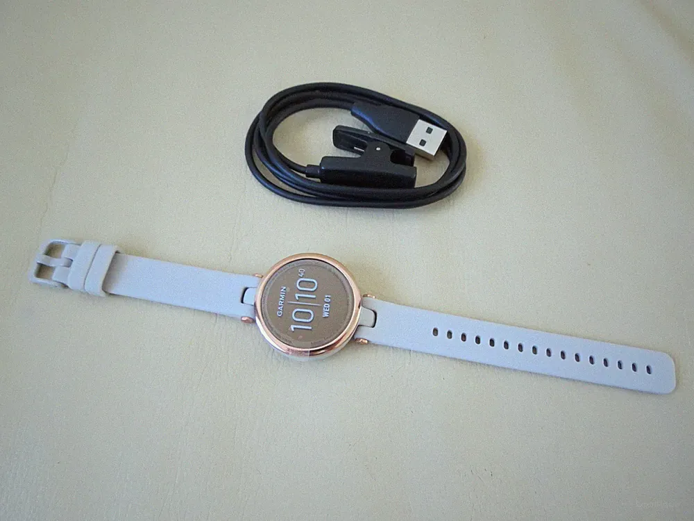Garmin Lily Light Sand / Rose Gold 34mm MultiSport Watch - New !!