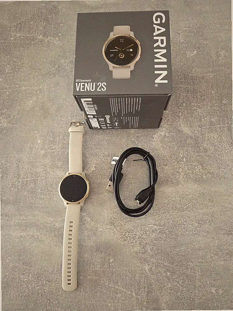 Garmin Venu 2S Smartwatch, 40mm, AMOLED-Display, beige/gold