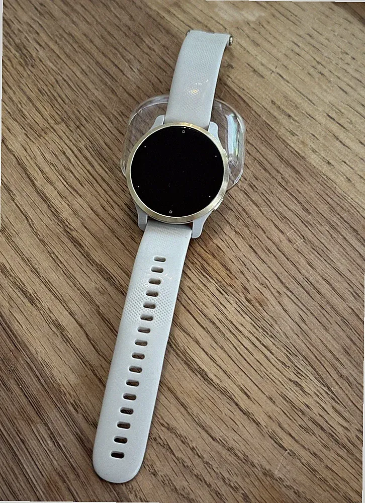 Garmin Venu 2S Smartwatch, 40mm, AMOLED-Display, beige/gold