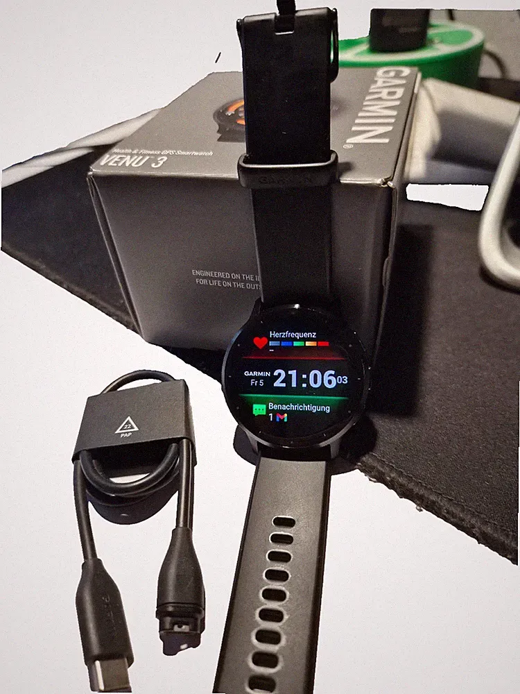 Garmin Venu 3 GPS Smartwatch Health & Fitness im guten Zustand