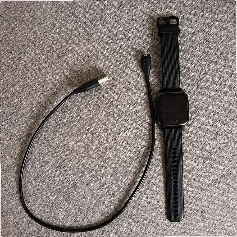Garmin Venu Sq Smartwatch schwarzes Harzband aus Japan