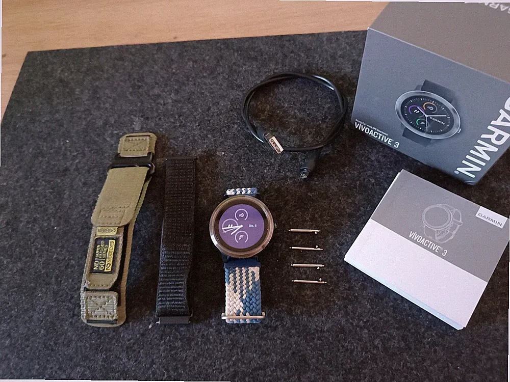 GARMIN VIVOACTIVE 3 + 3x Armbänder + 2x Ersatzverschlüsse in OVP