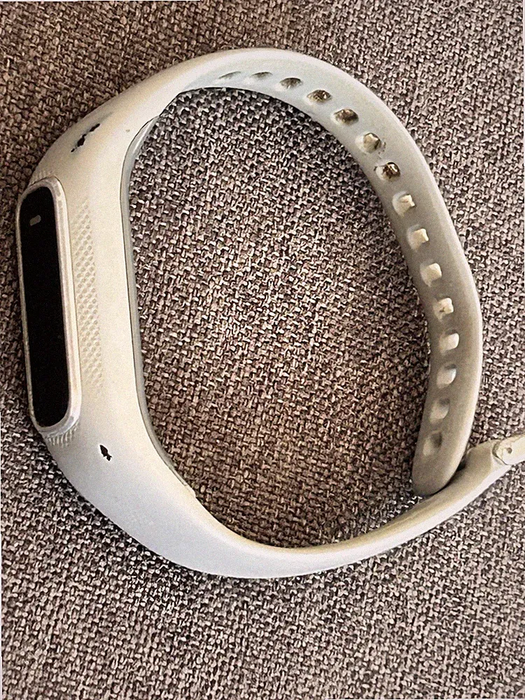Garmin Vivosmart 4 Fitnesstracker grau Smartwatch ungetestet Ersatzteile (c1)