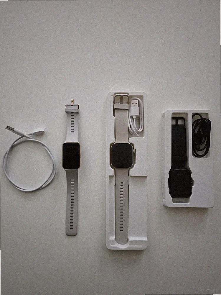 HUAWEI SMARTWATCH FIT-E48, eine Smartwatch von AcclaFit und eine von Qecnato