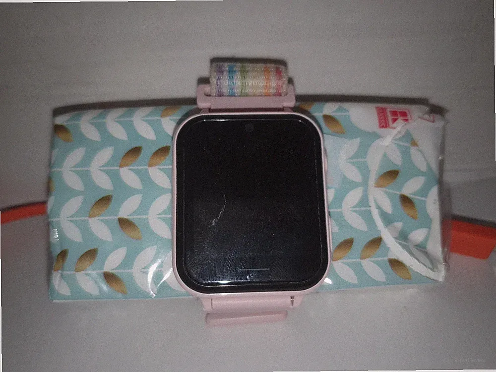 Kinder-Smartwatch in Rosa mit Telefonfunktion & Regenbogen-Armband – Top Zustand