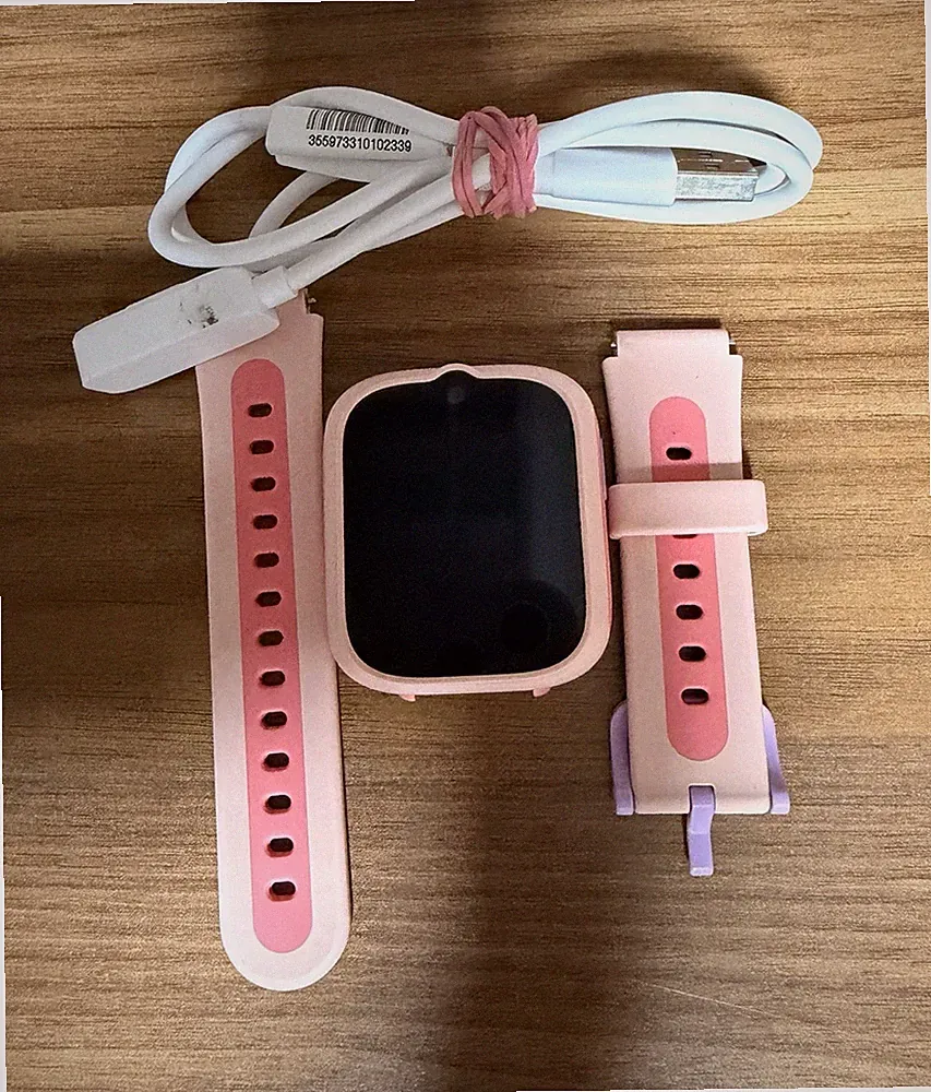 Kinder Smartwatch rosa, Silikonarmband, rosa Gehäuse, USB-/Ladekabel