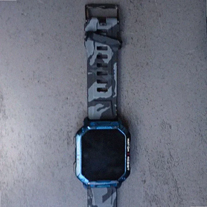 SACOSDING Smartwatch Android 35 mm blaues Gehäuse graues Gummiarmband Camo
