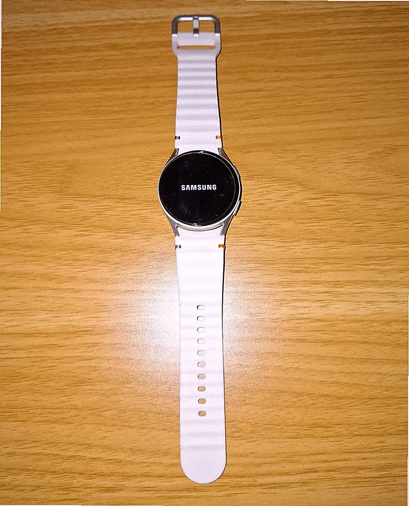 Samsung Galaxy 7 Smartwatch 40 mm Silber 32 GB, Silikonarmband Weiß Android
