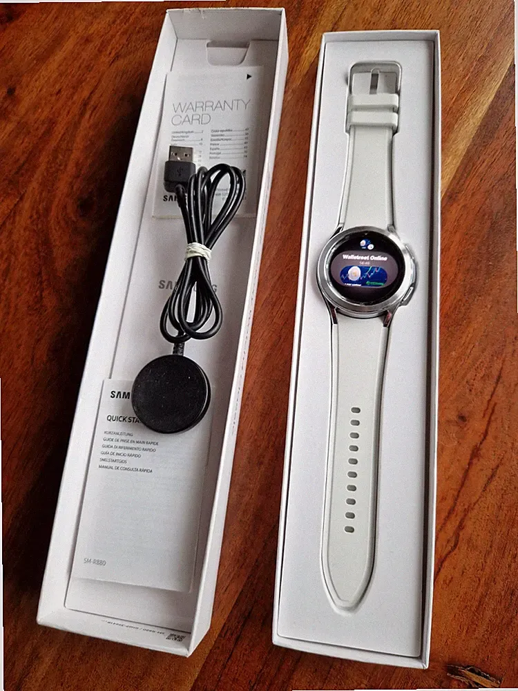Samsung Galaxy Watch 4 Classic 42mm SM-R880 Silber Smartwatch OVP Zubehör