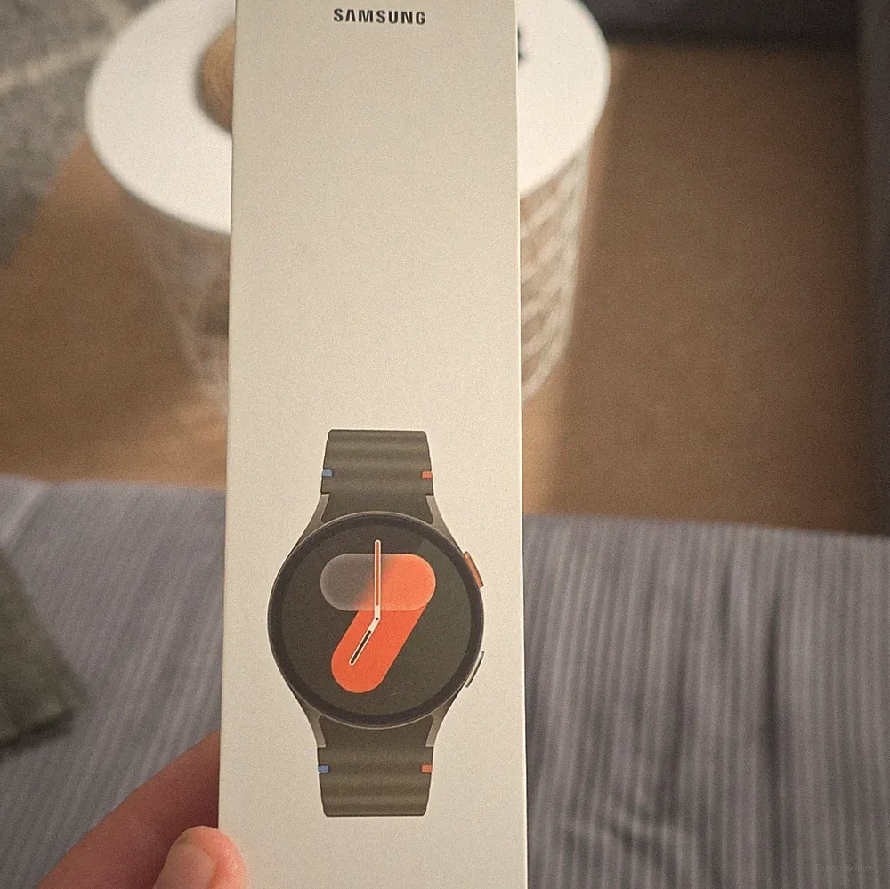Samsung Galaxy Watch 7 40mm Schwarz Smartwatch Silikonarmband Grau GPS WiFi