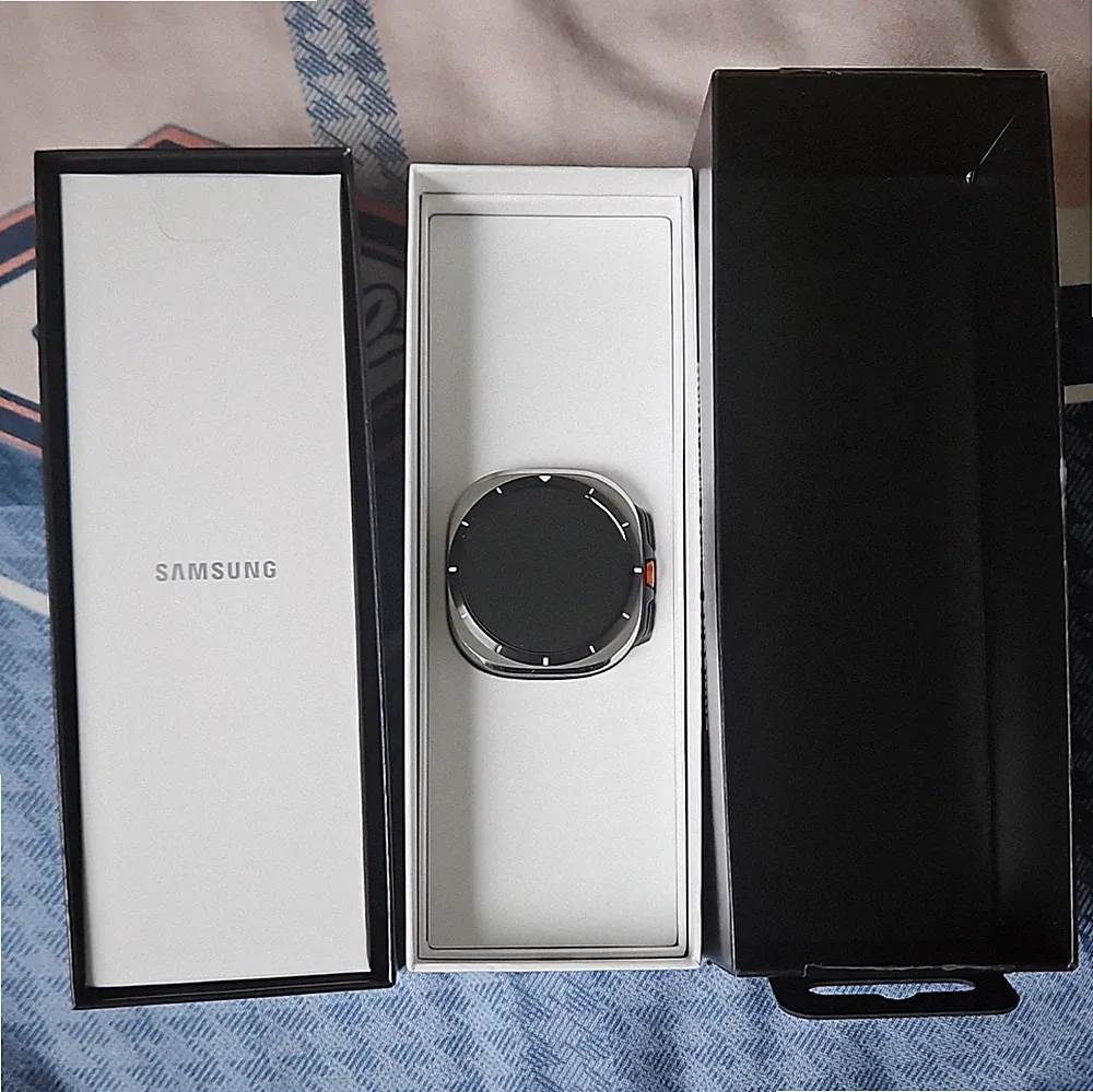 Samsung Galaxy Watch 7 Ultra 47mm Smartwatch Silikon, OVP, mehrere Armbänder