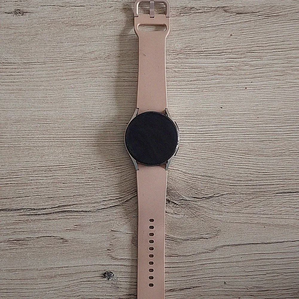 Samsung Galaxy Watch Smartwatch rundes Display rosa Gehäuse Silikonarmband