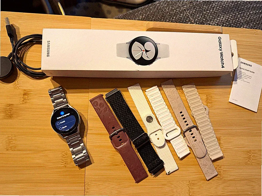 Samsung Galaxy Watch4 40 mm (SM-R860) Smartwatch mit OVP, Ladekabel & Armbändern