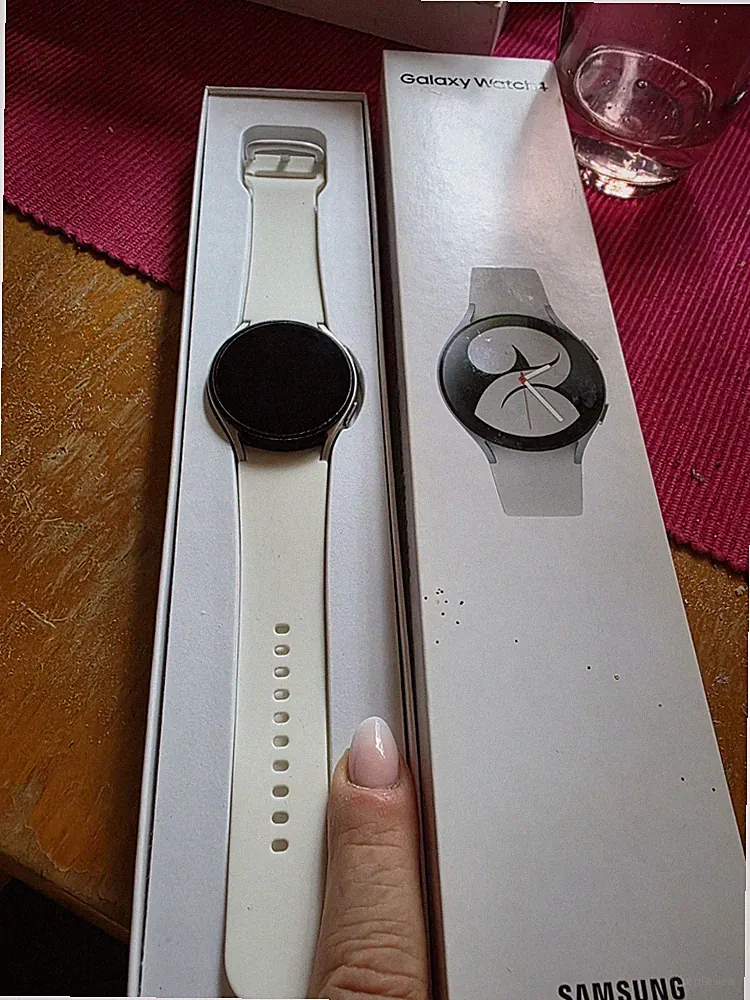 Samsung Galaxy Watch4 40mm Smartwatch silber LTE mit OVP + 6x Displayschutzglas