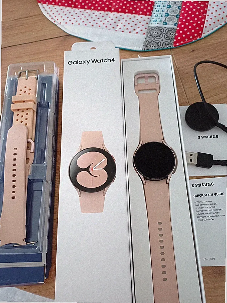 Samsung Galaxy Watch4 SM-R860 Smartwatch Android Silikonarmband m. Ladekabel