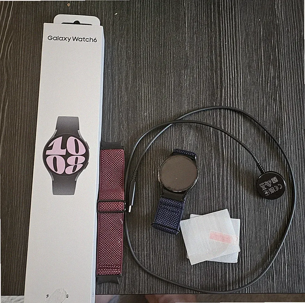 Samsung Galaxy Watch6 40mm Smartwatch schwarz, blaues Textilarmband, Ladegerät
