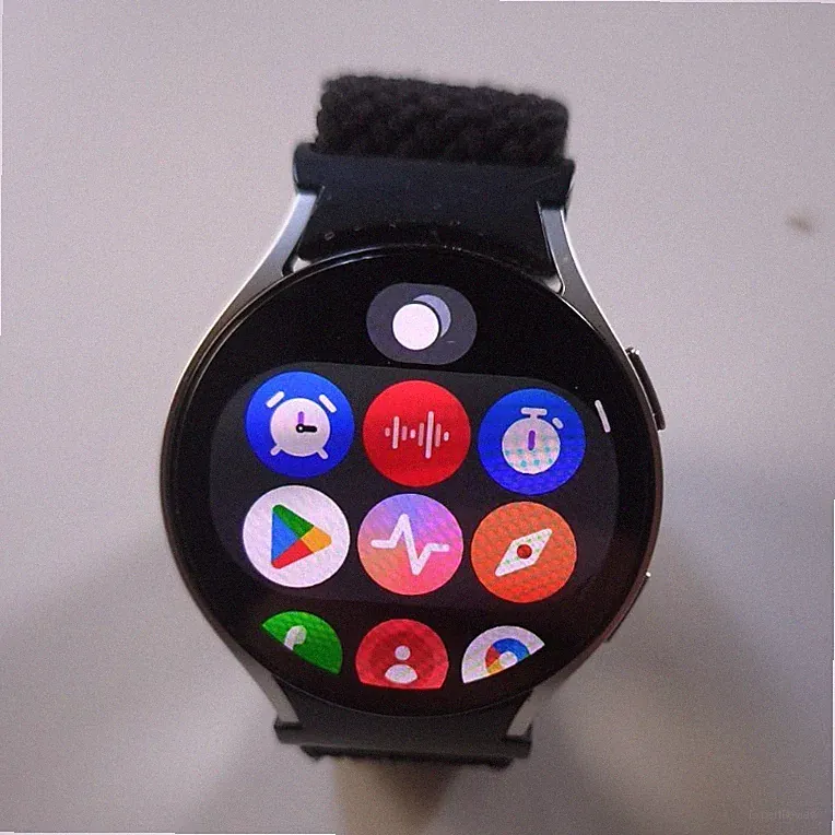 Samsung Galaxy Watch6 44 mm Smartwatch Silber, Nylonarmband Schwarz, Wear OS
