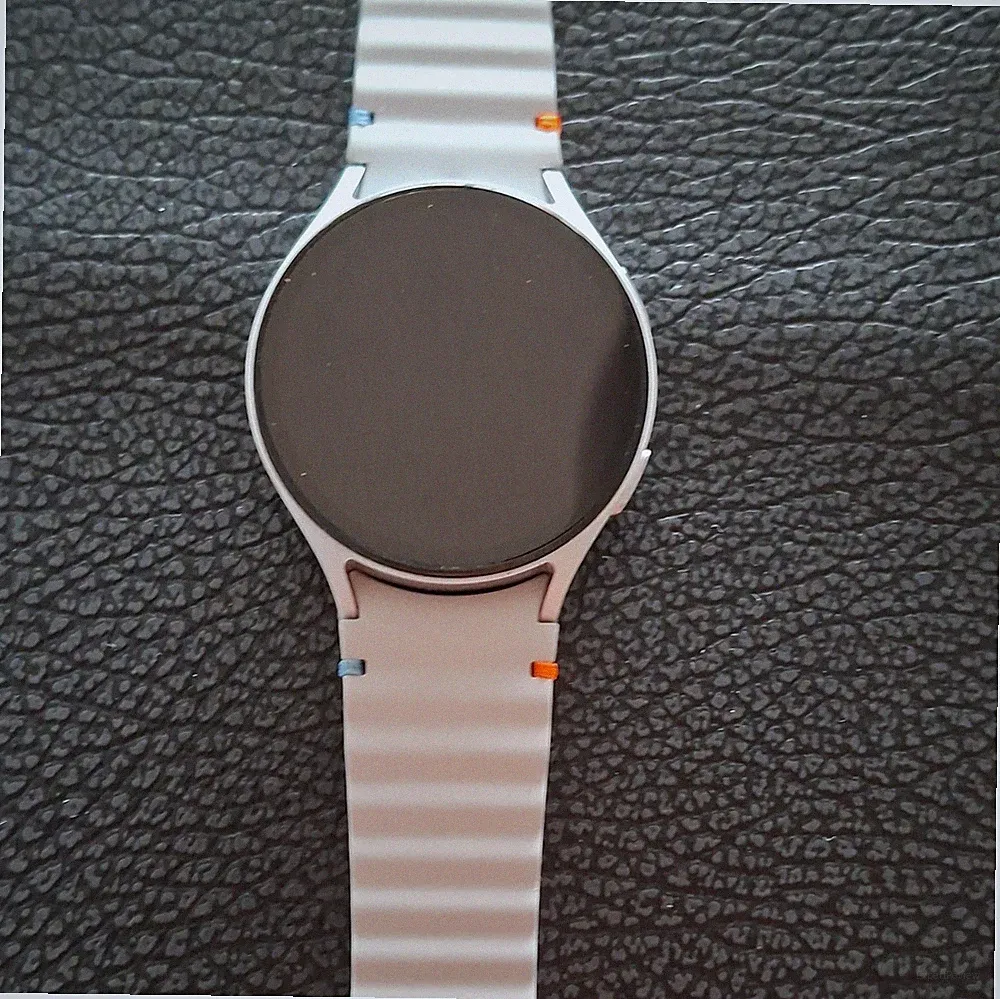 Samsung Galaxy Watch7 44mm Silber Smartwatch Wear OS, Silikonarmband Weiß, OVP
