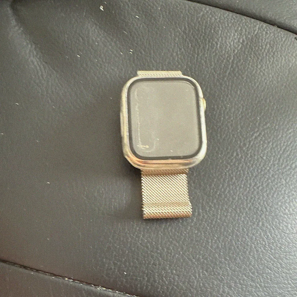 Smartwatch 46 mm für iOS (Apple), rechteckiges Display, Metallarmband Gold