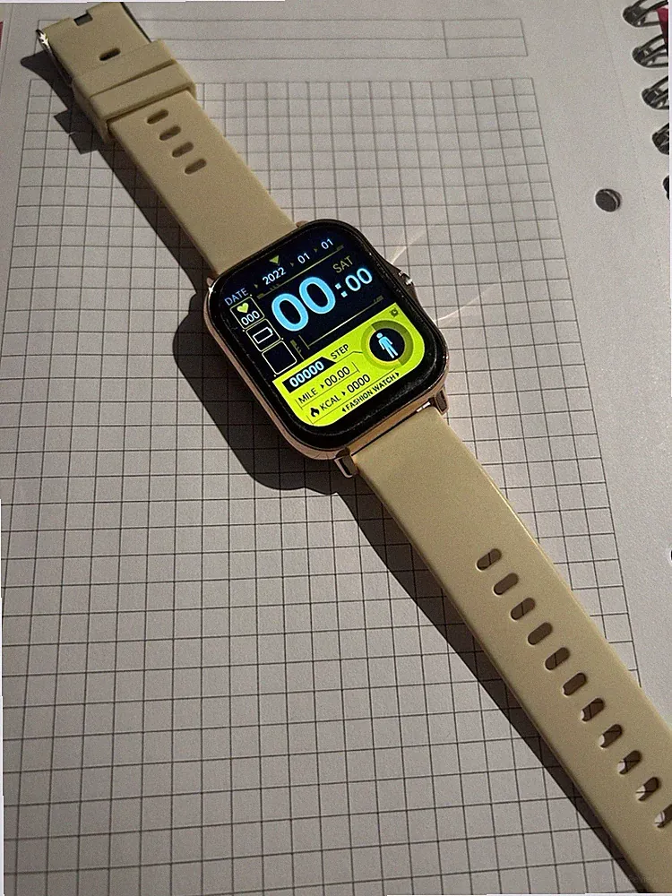 Smartwatch mit Silikonarmband + Ladekabel – NEU – Farbe Beige