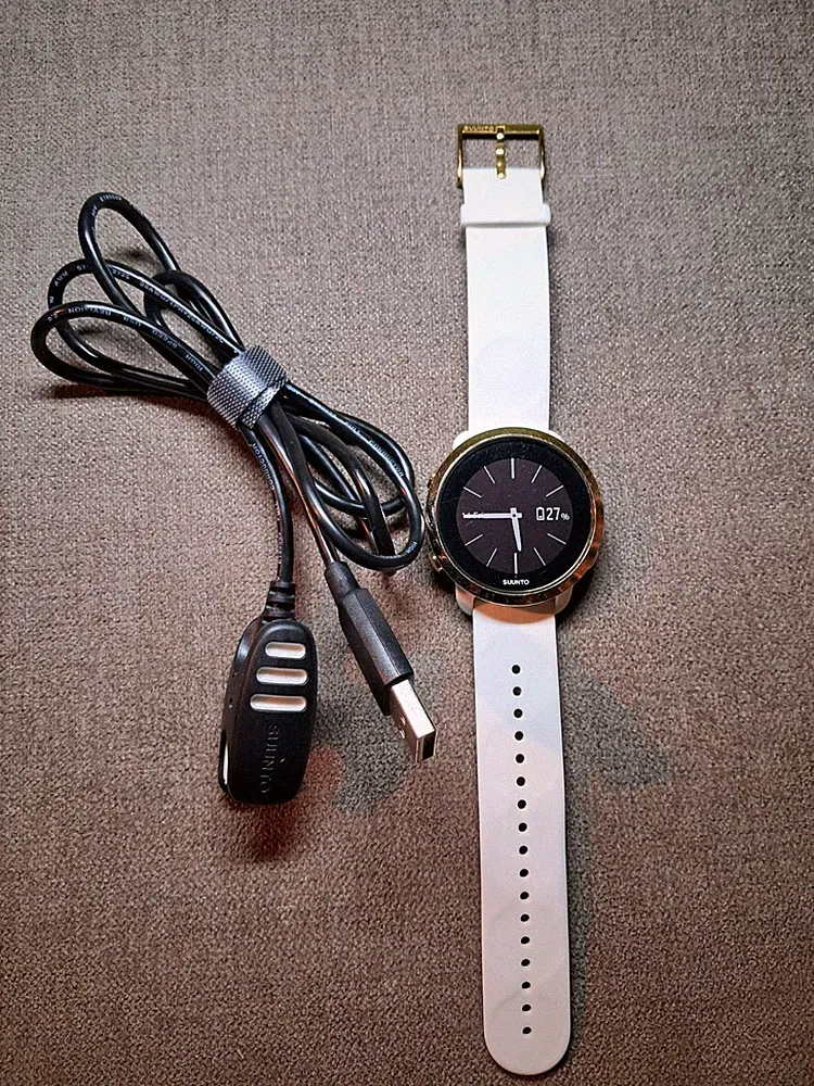 Suunto 3 Fitness Smartwatch Weiß/Gold – Sportuhr – Fitness –Puls – Connected GPS