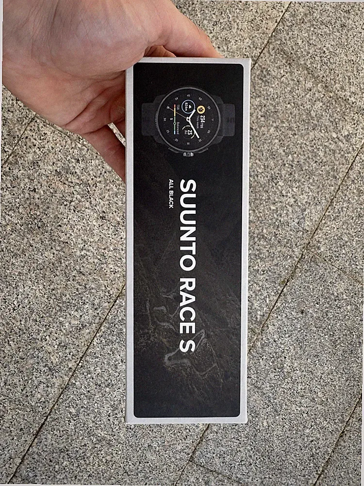 SUUNTO Race S GPS-Sportuhr mit AMOLED Display, Schwarz mit Ersatzarmband