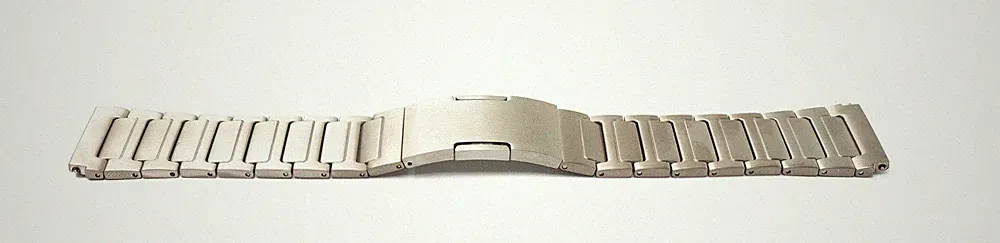 SYSTEM-S Armband 22 mm aus Titan mit Faltschließe für Huawei Smartwatch in Grau
