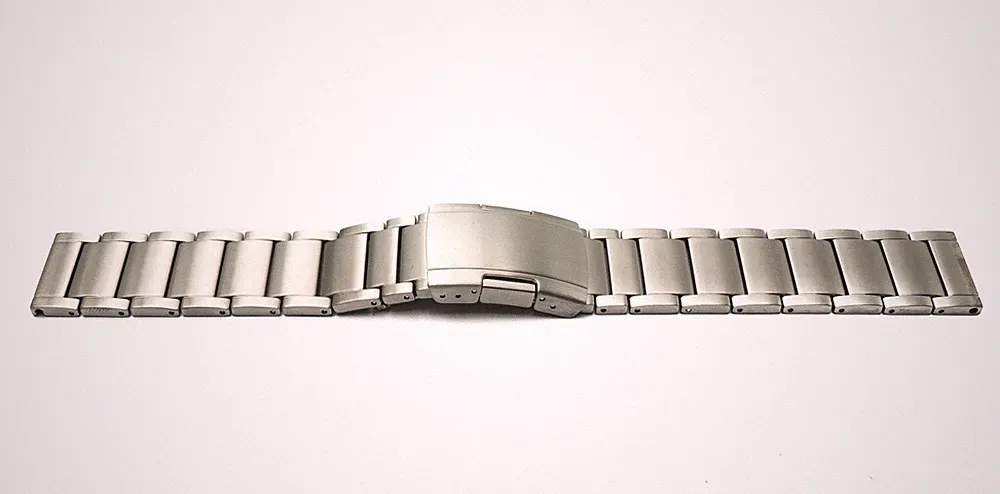 SYSTEM-S Armband 22 mm aus Titan mit Faltschließe für Smartwatch in Grau