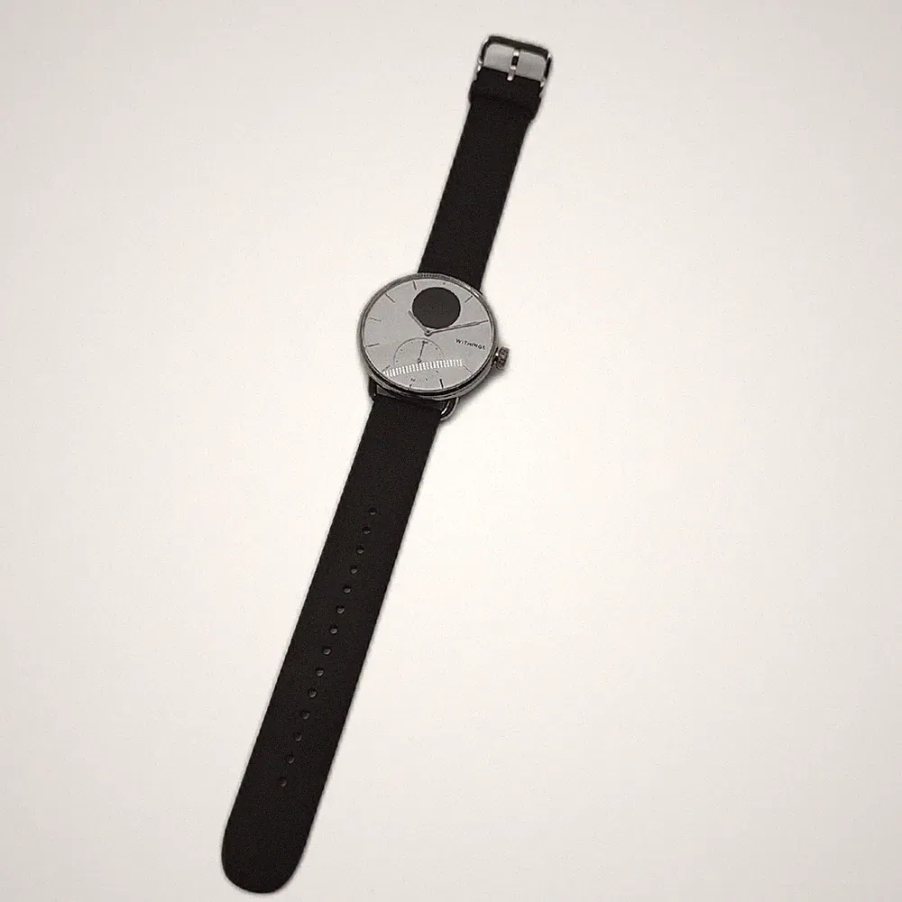 Withings Scanwatch Hybrid Smartwatch EKG Herzfrequenz SPO2 Defekt lädt nicht an