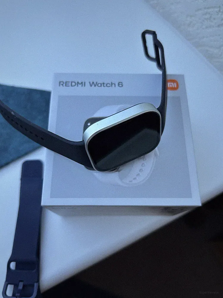 Xiaomi Redmi Watch 6 Smartwatch 2,07" OLED Display Silber Grau M2523W1 JP